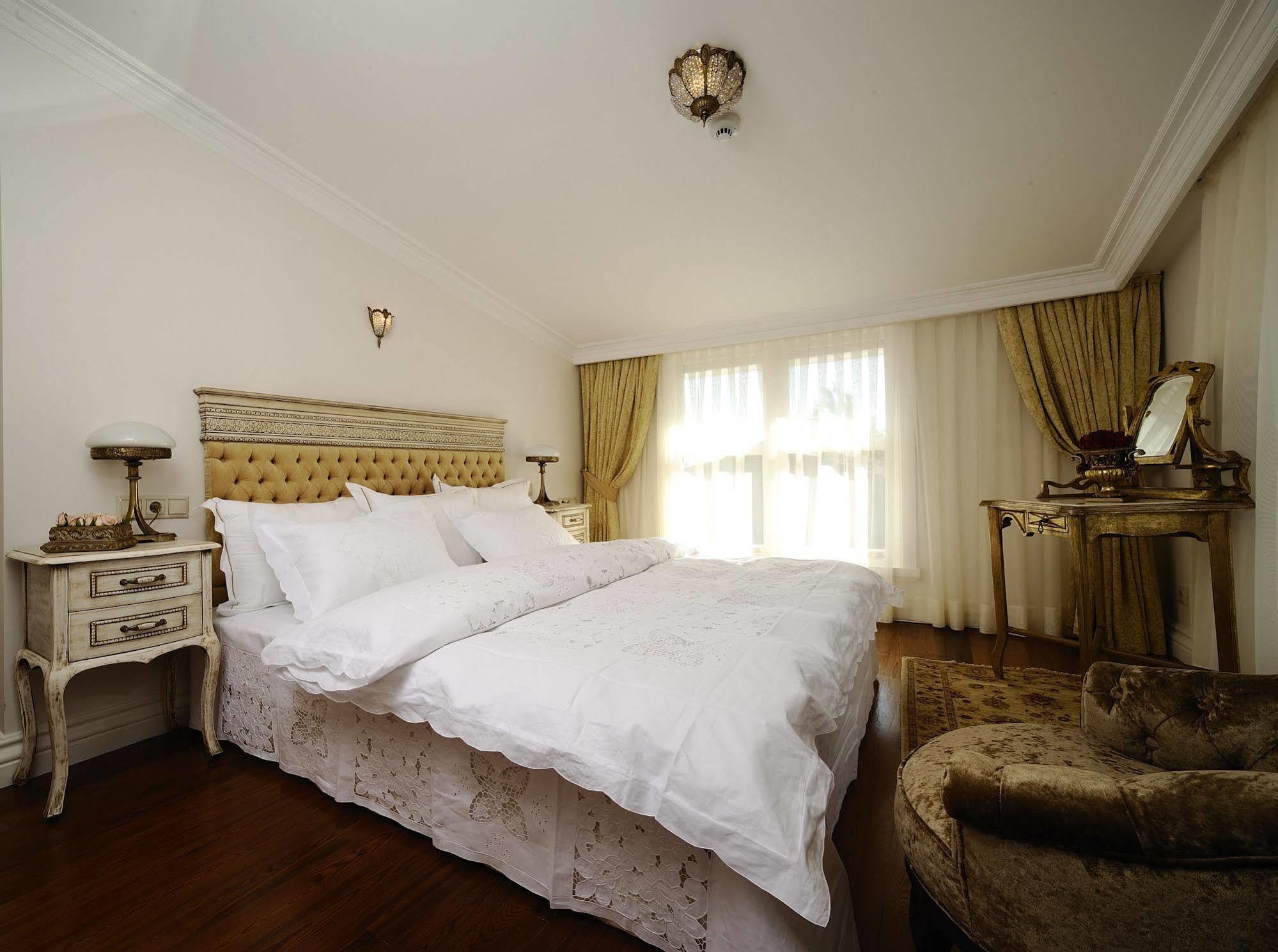 เออร์เตน โคนัก Hotel อิสตันบูล ภายนอก รูปภาพ